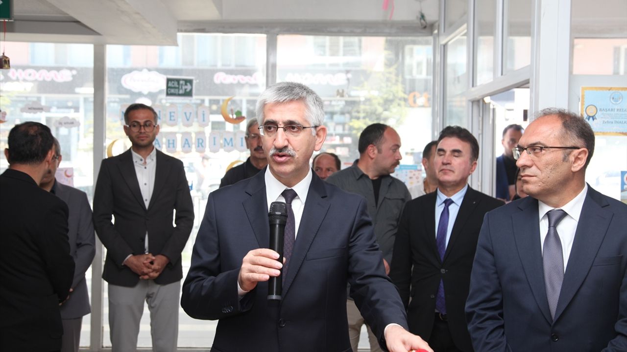 Milli Eğitim Bakan Yardımcısı Yılmaz, Bitlis'te TÜBİTAK 4006 Bilim Fuarı'nın açılışına katıldı