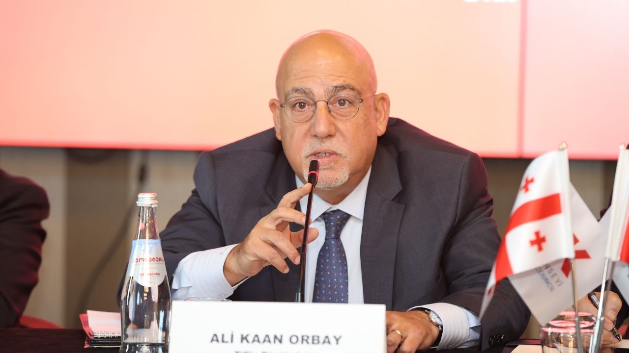 Ticaret Bakanı Bolat, Tiflis'te Gürcistan Maliye ve Ekonomi bakanlarıyla bir araya geldi