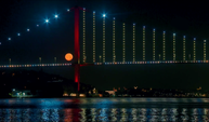 İstanbul'da dolunay 15 Temmuz Şehitler Köprüsü ile görüntülendi