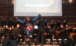 Bakan Tekin, Van'da Maarif Orkestrası ve Halk Dansları Topluluğu'nun gösterisini izledi: