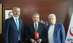 BBP Genel Başkanı Destici, kurban vekaletini Türk Kızılaya verdi