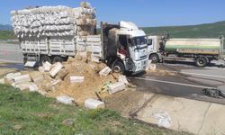 Bingöl'de saman yüklü kamyonda çıkan yangın söndürüldü