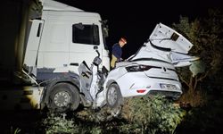 Bursa'da otomobil ile tırın çarpıştığı kazada 1 kişi öldü, 1 kişi yaralandı