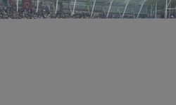 Elazığspor-Artı Değer Vanspor FK maçı yardımcı hakemin başına isabet eden "madde" nedeniyle tatil edildi
