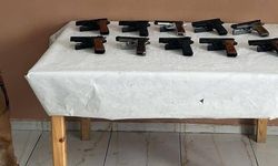Erzurum'da jandarma ekiplerince ruhsatsız 10 tabanca ele geçirildi