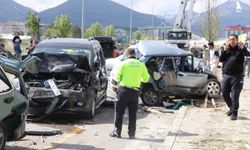 Erzurum'da park halindeki araçlara çarpan beton mikserinin sürücüsü ağır yaralandı