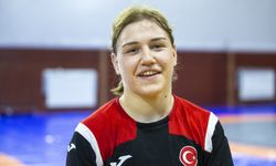 Genç milli güreşçiler büyüklerinin izinde şampiyonalara hazırlanıyor