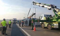 GÜNCELLEME - Pendik'te devrilen tırın sürücüsü yaralandı