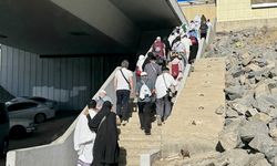 Hacı adayları Kurban Bayramı öncesi son cuma namazını Kabe'de kıldı
