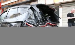 Hatay'da freni arızalanan iş makinesi park halindeki 4 araca çarptı