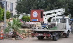 İzmir'de dekoratif beton kemerin yıkılması sonucu ölen doktor ve eşi için tören düzenlendi