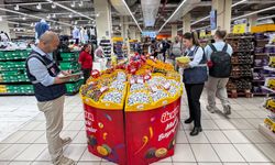 İzmir'de Kurban Bayramı öncesi marketlerde fiyat ve etiket denetimi yapıldı