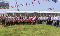 Kaş Belediyesi 4. Yağlı Güreşleri'nin başpehlivanı İsmail Balaban oldu