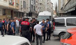 Küçükçekmece'de polise bıçaklı saldırı girişiminde bulunan şüpheli etkisiz hale getirildi
