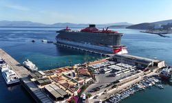 Kuşadası'na "Resilient Lady" kruvaziyeriyle 2 bin 489 turist geldi