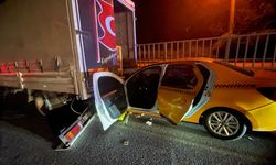 Sakarya'da ticari taksinin kamyonete çarpması sonucu 1 kişi öldü, 1 kişi yaralandı