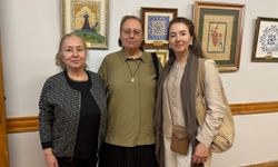 Sanatçı Zehra Çağlı'nın "Gönül Fırçasından" sergisi Zeyrek Akademi'de açıldı