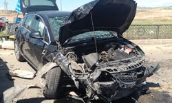 Siirt'te iki otomobilin çarpıştığı kazada 4 kişi yaralandı