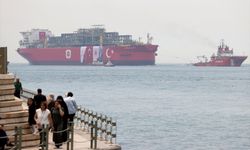 Türkiye'nin ilk Yüzer Üretim Tesisi Osman Gazi Gemisi, İstanbul Boğazı'ndan geçişini sürdürüyor