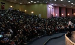 Yazar Hayati İnanç Bursa’da düzenlenen konferansa katıldı
