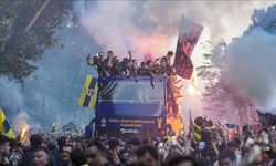 Fenerbahçe Beko, THY Avrupa Ligi şampiyonluğunu taraftarıyla kutladı