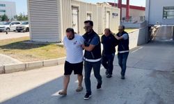 Adana'da kaçak ürün bulunan hafif ticari araçtaki 2 şüpheli tutuklandı