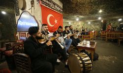 Gaziantep'te 500 yıllık mağara kafede ziyaretçi yoğunluğu yaşanıyor