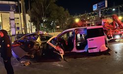 GÜNCELLEME - Gaziantep'te otomobil ile hafif ticari araç çarpıştı, 5 kişi öldü, 2 kişi yaralandı
