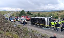 Yozgat'ta cenaze töreninden dönenleri taşıyan midibüs devrildi: 2 kişi öldü, 15 kişi yaralandı