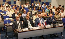 İzmir'de KOBİ'lere ABD pazarındaki ticari fırsatlar anlatıldı