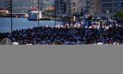 İzmir'de sendikalar, Belediye Başkanı Cemil Tugay'ı "grev kırıcılığı" yapmakla suçladı