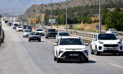 "Kilit kavşak" Kırıkkale'de bayram öncesi trafik yoğunluğu sürüyor