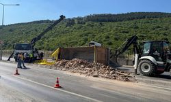 Maltepe'de hafriyat kamyonunun damperi devrildi