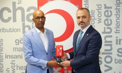 Somali'nin Ankara Büyükelçisi Mohamed kurban vekaletini Türk Kızılay'a verdi