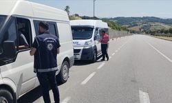 Ülke genelindeki denetimlerde 15 göçmen kaçakçısı ve 446 düzensiz göçmen yakalandı