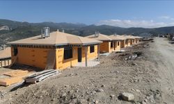 Hatay Defne'de kırsal afet konutlarının yapımı sürüyor