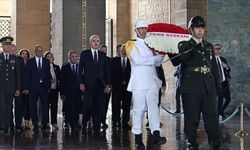 TBMM Başkanı Kurtulmuş ile Başkanlık Divanı üyeleri Anıtkabir'i ziyaret etti