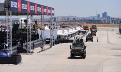IDEF 2025'te yerli savunma sanayisi araçlarıyla geçiş töreni yapıldı