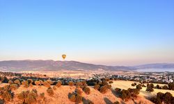 Burdur'da sıcak hava balonları Salda Gölü manzarası eşliğinde havalandı