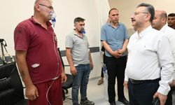 Bakan Memişoğlu, Eskişehir'deki orman yangınında yaralanan orman işçisini hastanede ziyaret etti