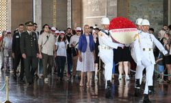 Görme engelli gençler "Dinle Hisset Keşfet" projesi kapsamında Anıtkabir'i ziyaret etti