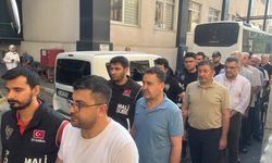 İstanbul merkezli FETÖ operasyonunda yakalanan 51 zanlı adliyede