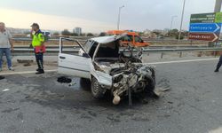 Mersin'de refüje çarpan otomobildeki 1 kişi öldü, 1 kişi yaralandı