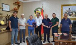 Sezonun ilk Antep fıstığı mahsulü altınla ödüllendirildi