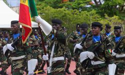 Fransa, Senegal'deki üslerini yetkililere teslim etti