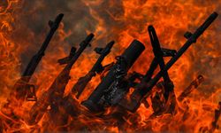 Terör örgütü PKK'dan bir grup silahlarını imha etti