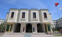 İçişleri Bakanlığı, Adıyaman Belediye Başkanı Tutdere'nin hakkındaki konutu terk etmeme adli kontrol kararı nedeniyle geçici tedbir olarak görevinden uzaklaştırıldığını bildirdi