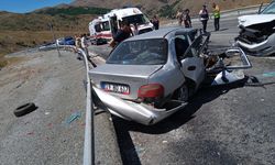 Erzincan'da iki otomobilin çarpıştığı kazada 3 kişi öldü, 6 kişi yaralandı