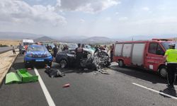 Tokat'ta 2 otomobilin çarpıştığı kazada 4 kişi öldü, 2 kişi yaralandı