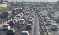 İstanbul'da okullarda uyum haftası ve haftanın ilk iş gününde trafik yoğunluğu yaşanıyor